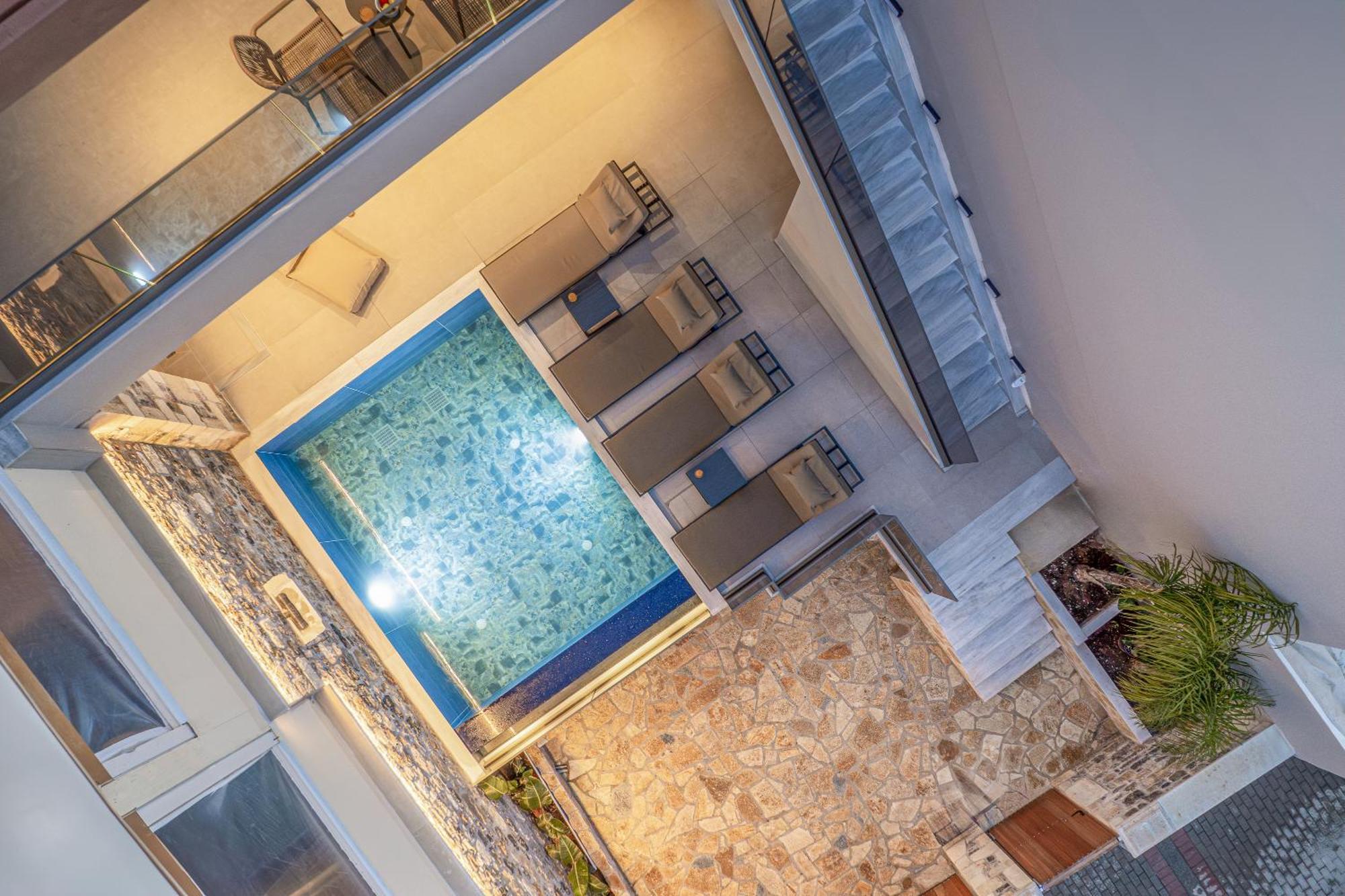 Villa Nicole - Private Pool & Rooftop Jacuzzi Hersonissos  Exterior photo