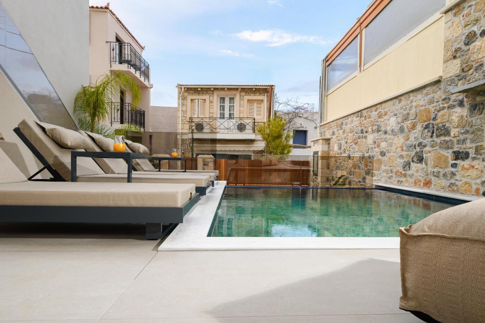 Villa Nicole - Private Pool & Rooftop Jacuzzi Hersonissos  Exterior photo